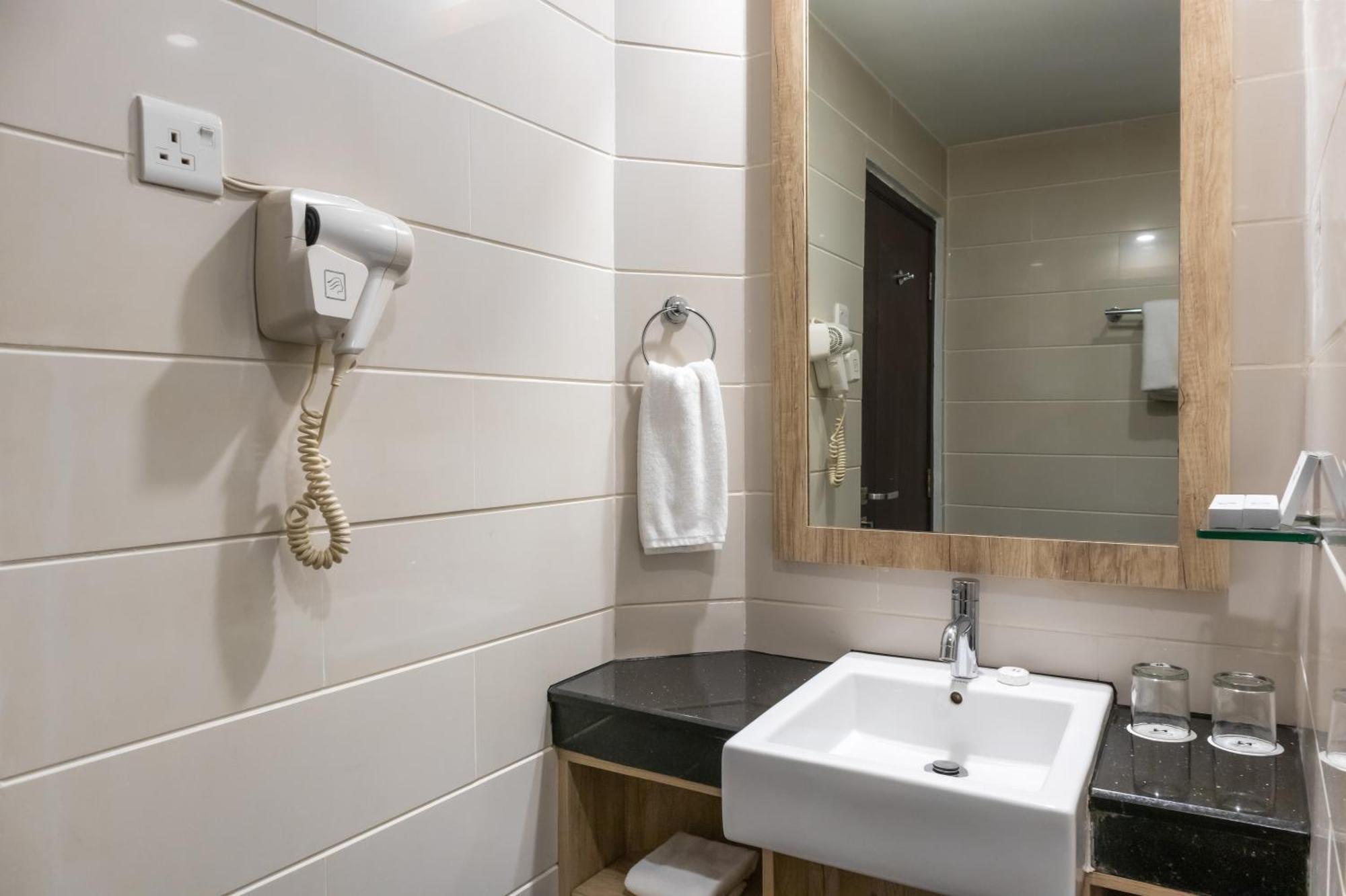 Swiss-Belinn Baloi Batam Nagoya Eksteriør billede