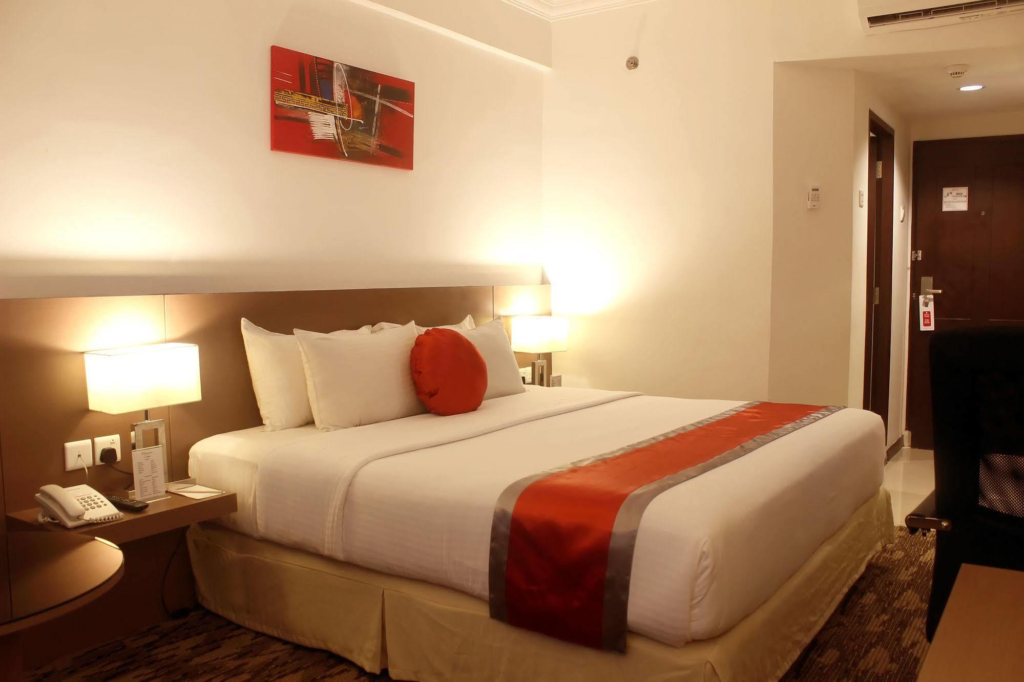 Swiss-Belinn Baloi Batam Nagoya Eksteriør billede